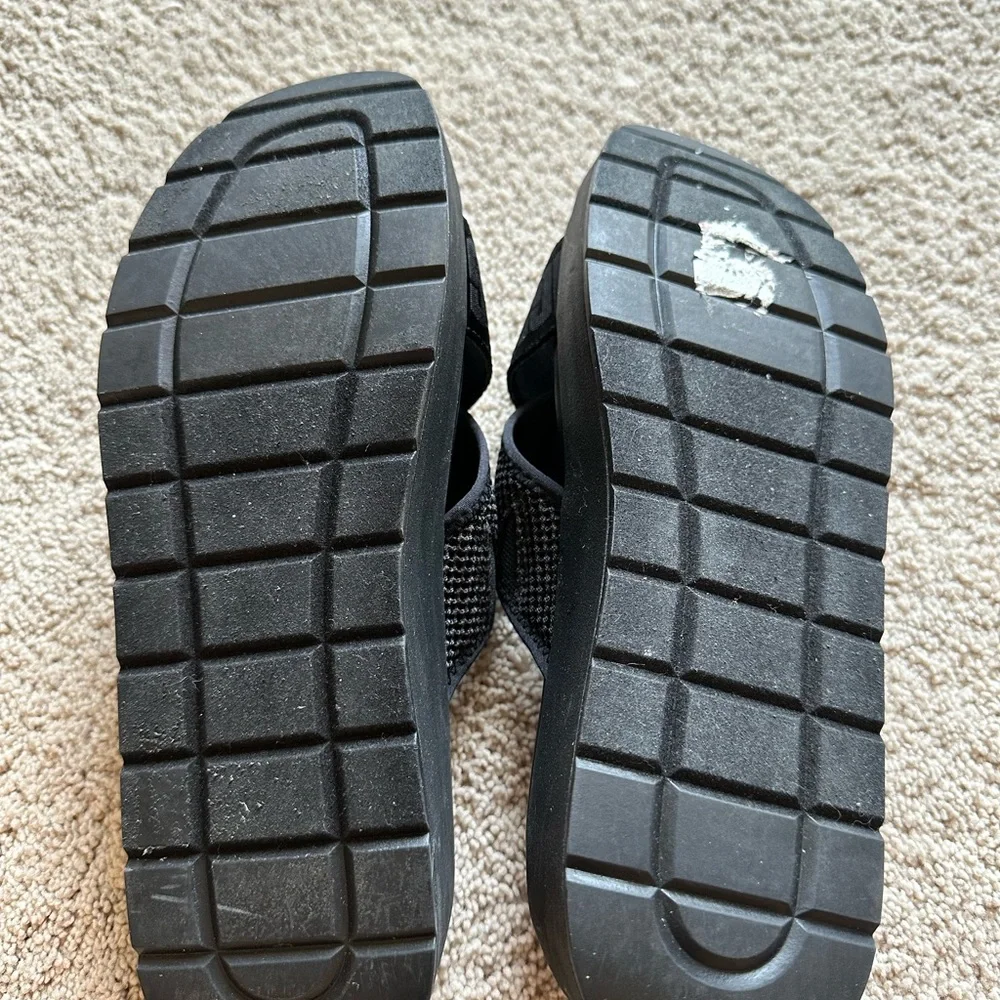 Ugg Emily sandals size 9 - Picture 2 of 9